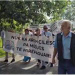 Mësuesit e Tiranës qëndrojnë të bashkuar për paga të drejta në Ditën Ndërkombëtare të Punëtorëve